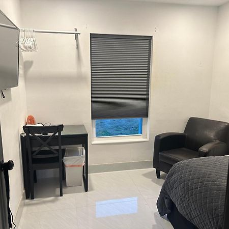 Small Room With Sharing Bathroom Boca Ratón Exterior foto